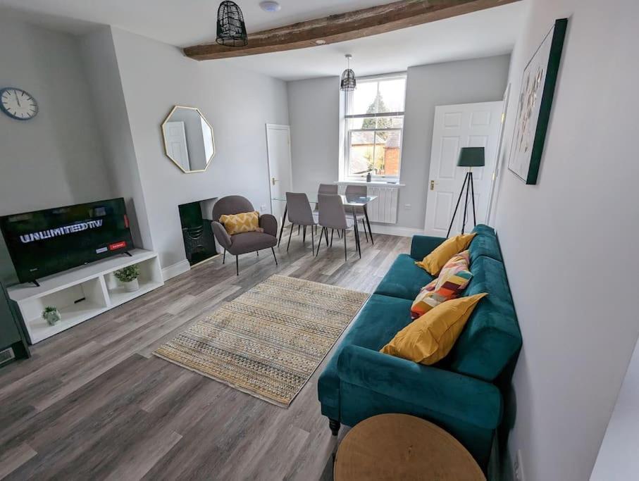 31 High Street - Modern & Stylish 2-Bed Apartment - Inc Parking Husbands Bosworth Exterior photo
